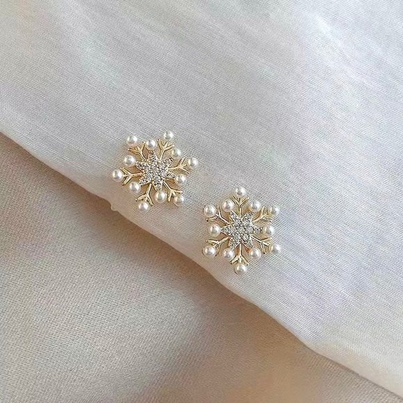 Pearl Snowflake Diamond Stud Gold Dainty Luxury Winter Christmas Mini Earrings - Picture 3 of 4